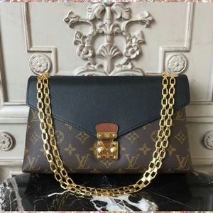 Louis Vuitton Pallas on Chain in black/ Noir